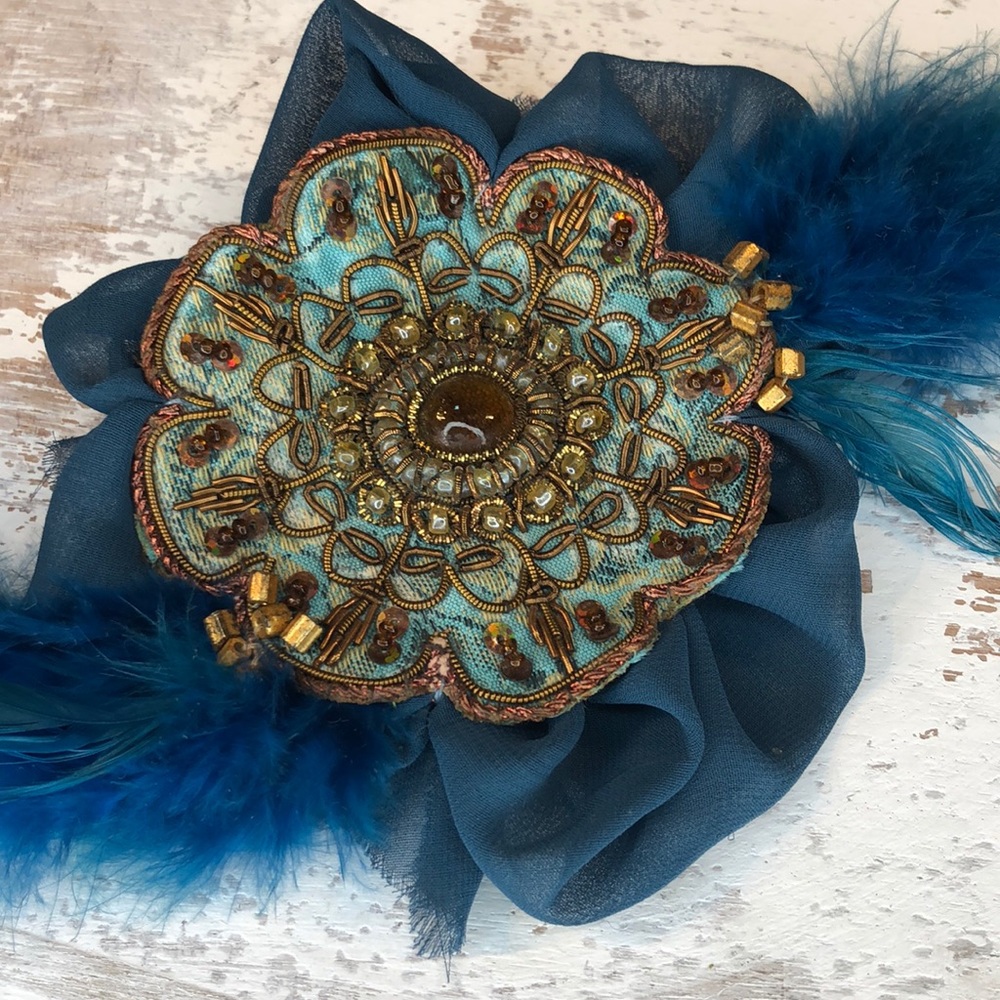 NWT Handmade Vintage Flower Feather Hair Pleaser